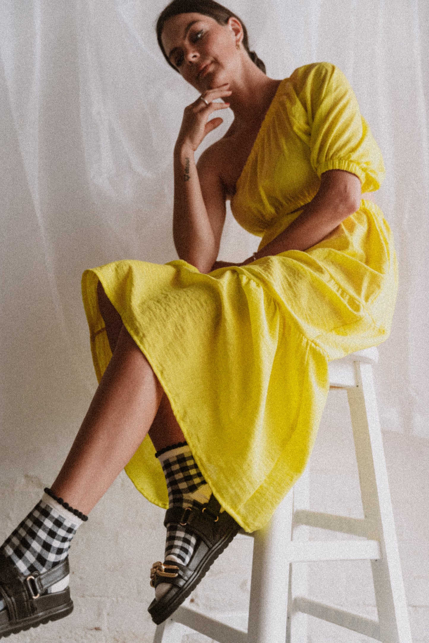 COMES IN WAVES - YELLOW