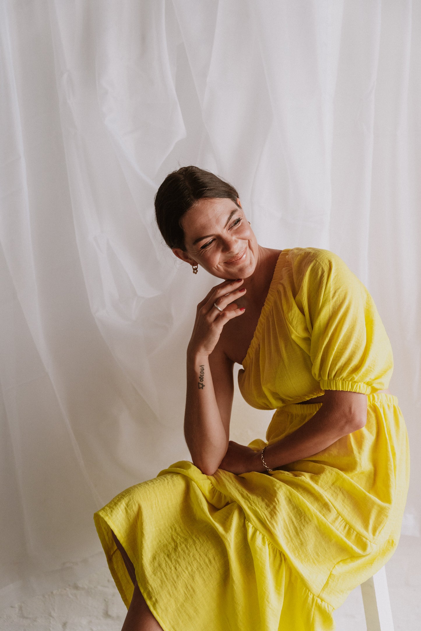 COMES IN WAVES - YELLOW